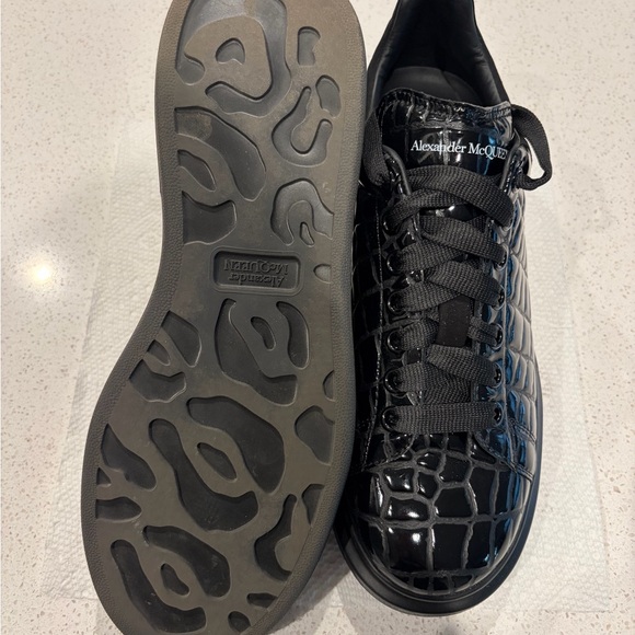 Alexander McQueen Mens Black Glossy Croc Embossed Sneakers - Picture 7 of 8